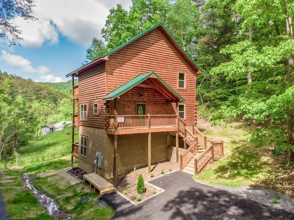 Unit for sale at 636 Chickasaw Gap Way, Pigeon Forge, TN 37863