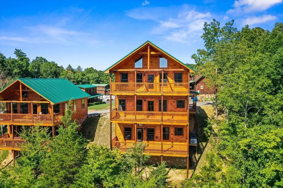Unit for sale at 725 Blueberry Ridge Way, Pigeon Forge, TN 37863