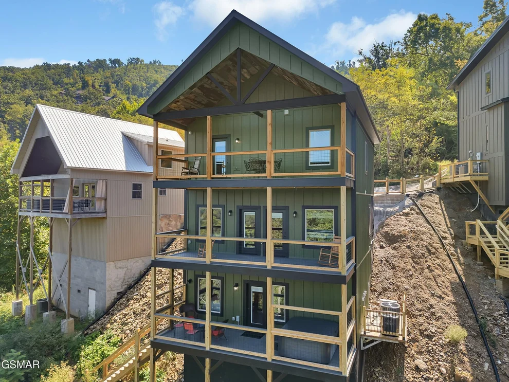 Unit for sale at 221 Chimney Tops Way, Gatlinburg, TN 37738