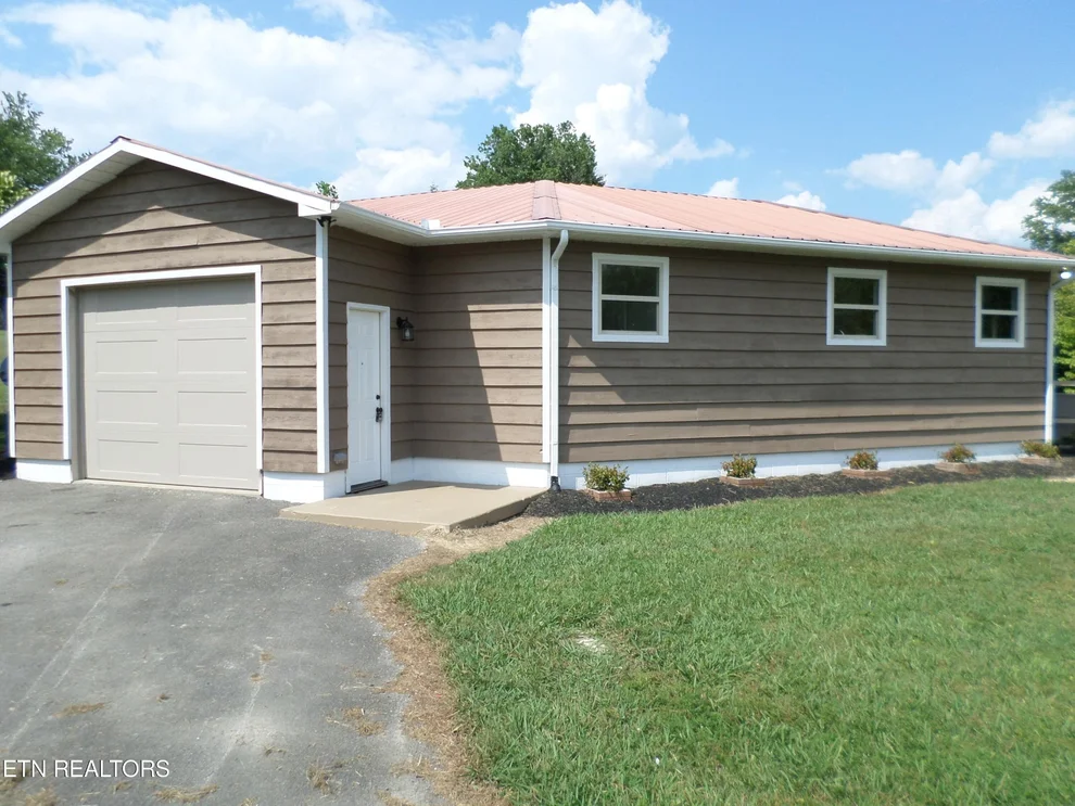 Unit for sale at 236 Woods Rd, Oliver Springs, TN 37840