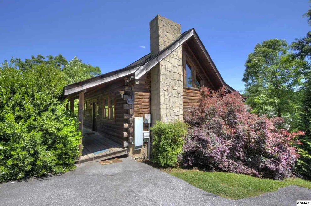 Unit for sale at 572 Country Oaks Drive, Pigeon Forge, TN 37863