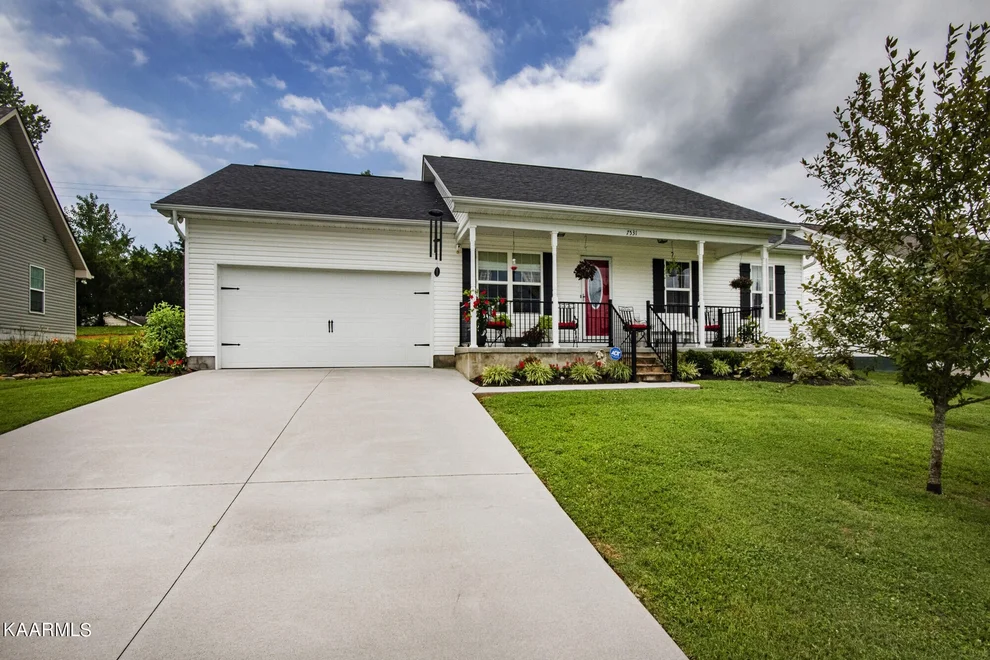 Unit for sale at 7531 Peony Drive, Knoxville, TN 37918