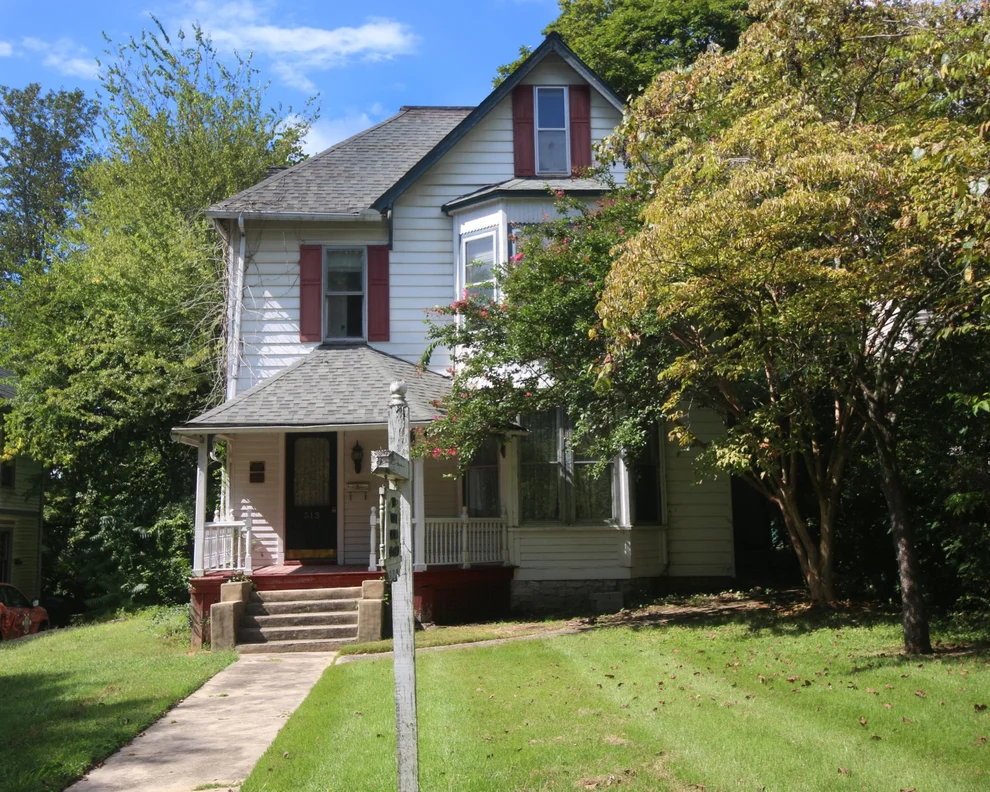 Unit for sale at 513 Cumberland St, Harriman, TN 37748