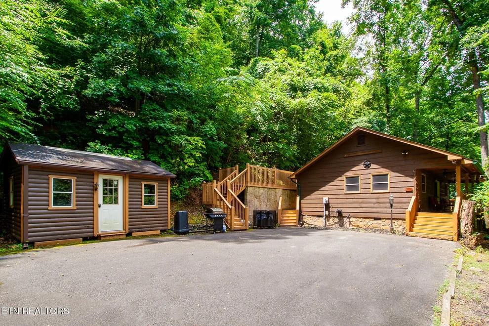 Unit for sale at 3770 Ravens Den Way, Pigeon Forge, TN 37862