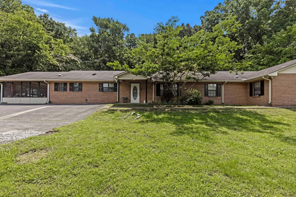 Unit for sale at 920 Glenwood Drive, Chattanooga, TN 37406
