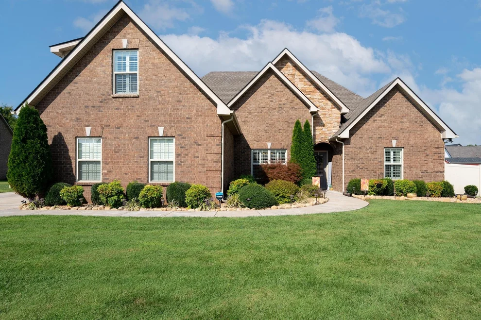 Unit for sale at 2915 June Bug Dr, Murfreesboro, TN 37129