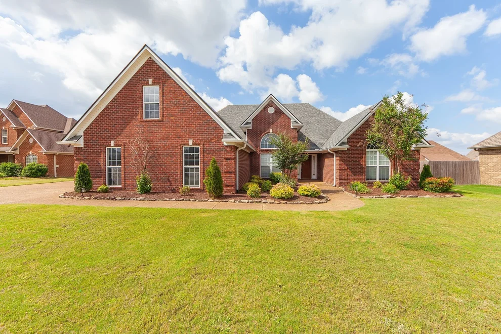 Unit for sale at 315 Short Leaf Dr, Medina, TN 38355