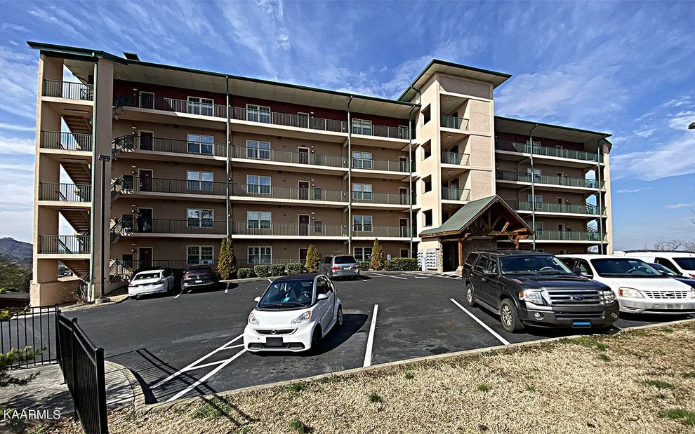 Unit for sale at 410 Big Bear Way, Pigeon Forge, TN 37863