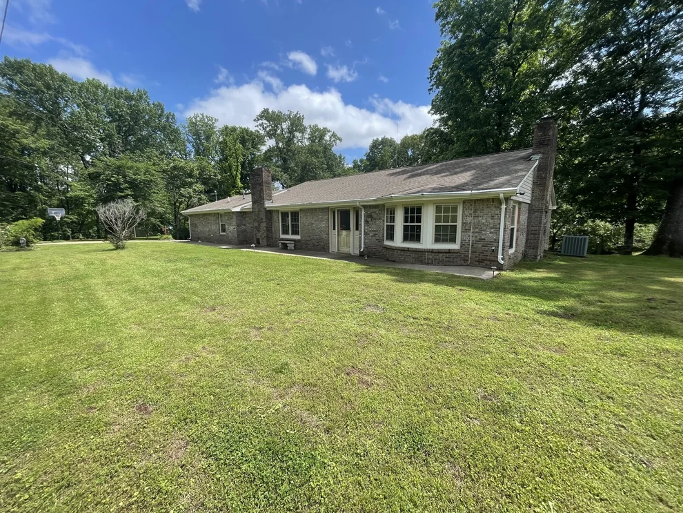 Unit for sale at 1061 Wheeler View Dr, Muscle Shoals, AL 35661