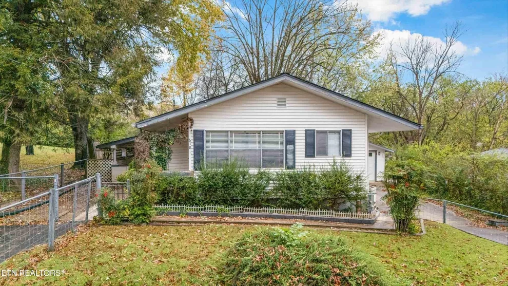 Unit for sale at 618 Elizabeth St, Maryville, TN 37804