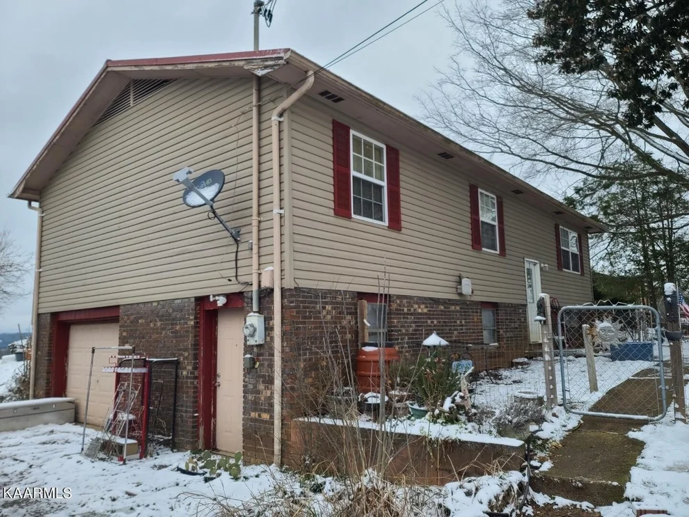 Unit for sale at 2820 Vicksburg Lane, Strawberry Plains, TN 37871