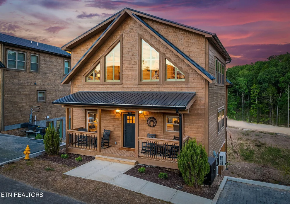 Unit for sale at 519 Warbonnet Way, Pigeon Forge, TN 37863