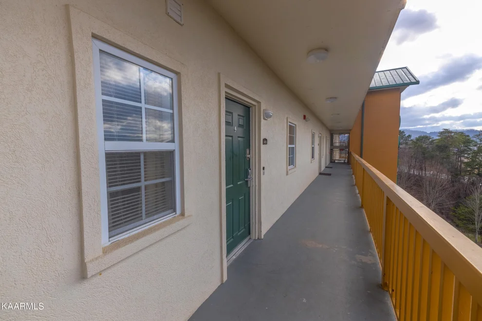 Unit for sale at 820 Golf View Blvd, Pigeon Forge, TN 37863