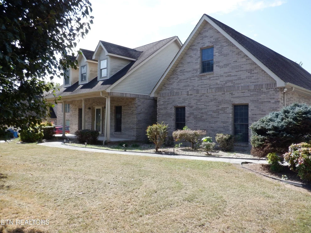 Unit for sale at 121 Alpine Drive, Clinton, TN 37716