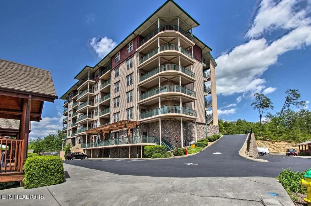 Unit for sale at 410 Big Bear Way, Pigeon Forge, TN 37863