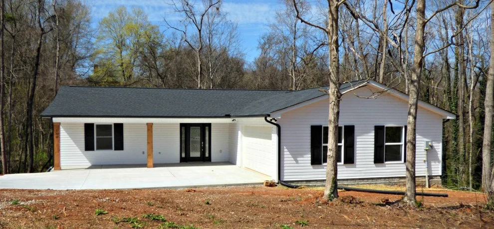 Unit for sale at 168 W Meeting St, Dandridge, TN 37725