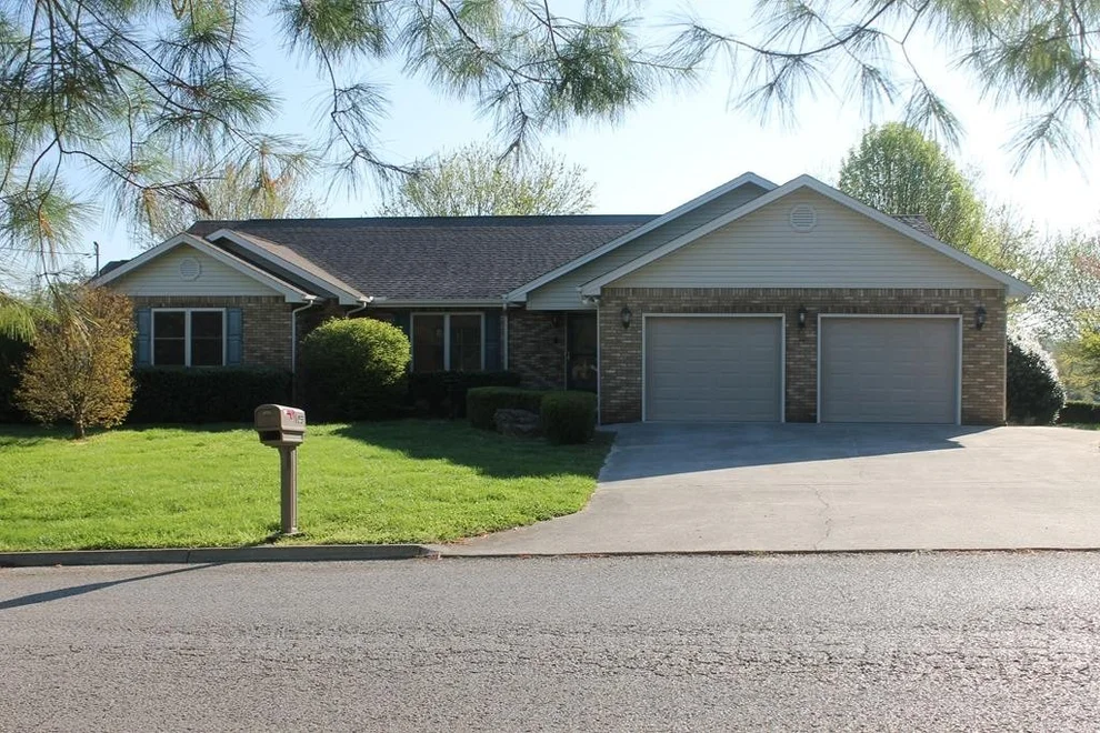 Unit for sale at 105 Ridgefield Drive, Dandridge, TN 37725