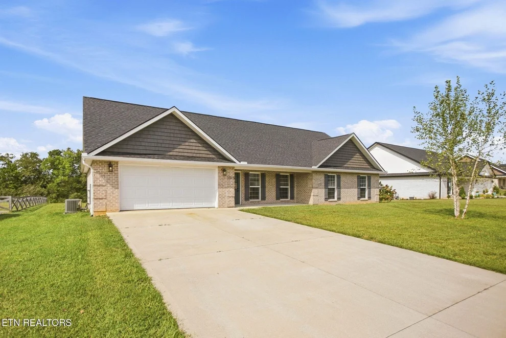 Unit for sale at 1015 Pathways Drive, Seymour, TN 37865