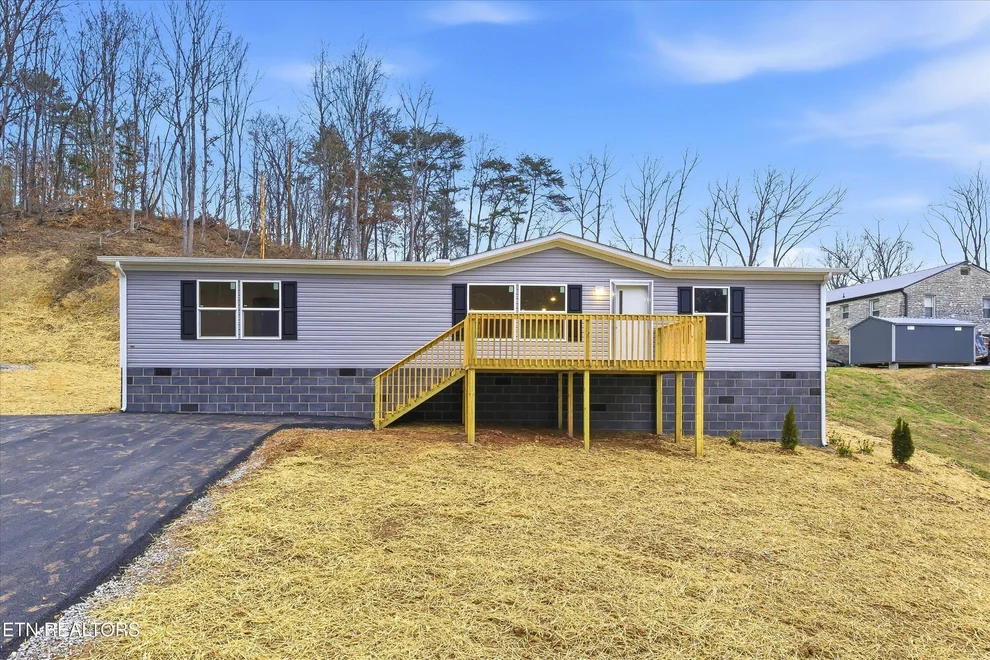 Unit for sale at 504 Short St, La Follette, TN 37766