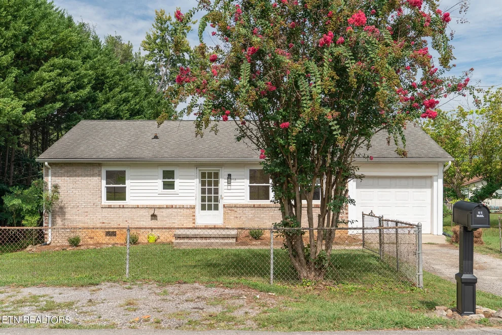 Unit for sale at 328 Defoe Circle, Maryville, TN 37804