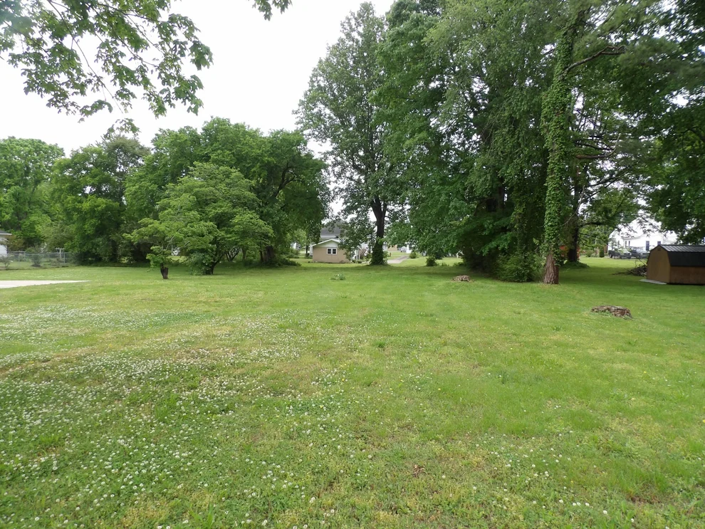 Unit for sale at 203 Carroll Ave, Waverly, TN 37185