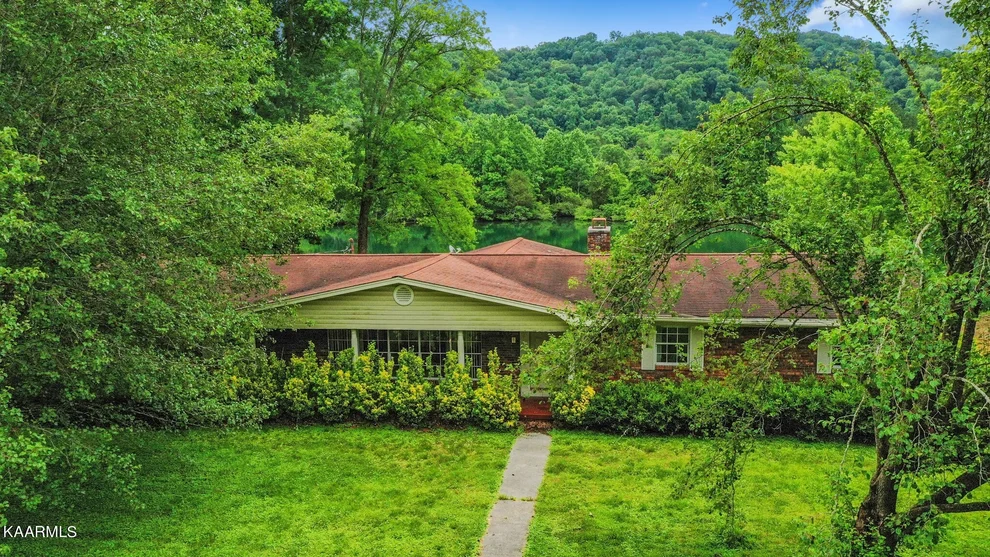 Unit for sale at 329 Gibbs Ferry Rd, Clinton, TN 37716