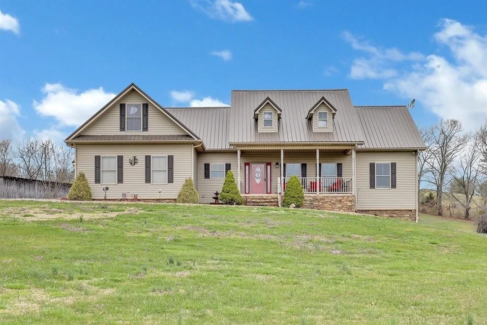 Unit for sale at 827 Chestnut Grove Circle, Dandridge, TN 37725