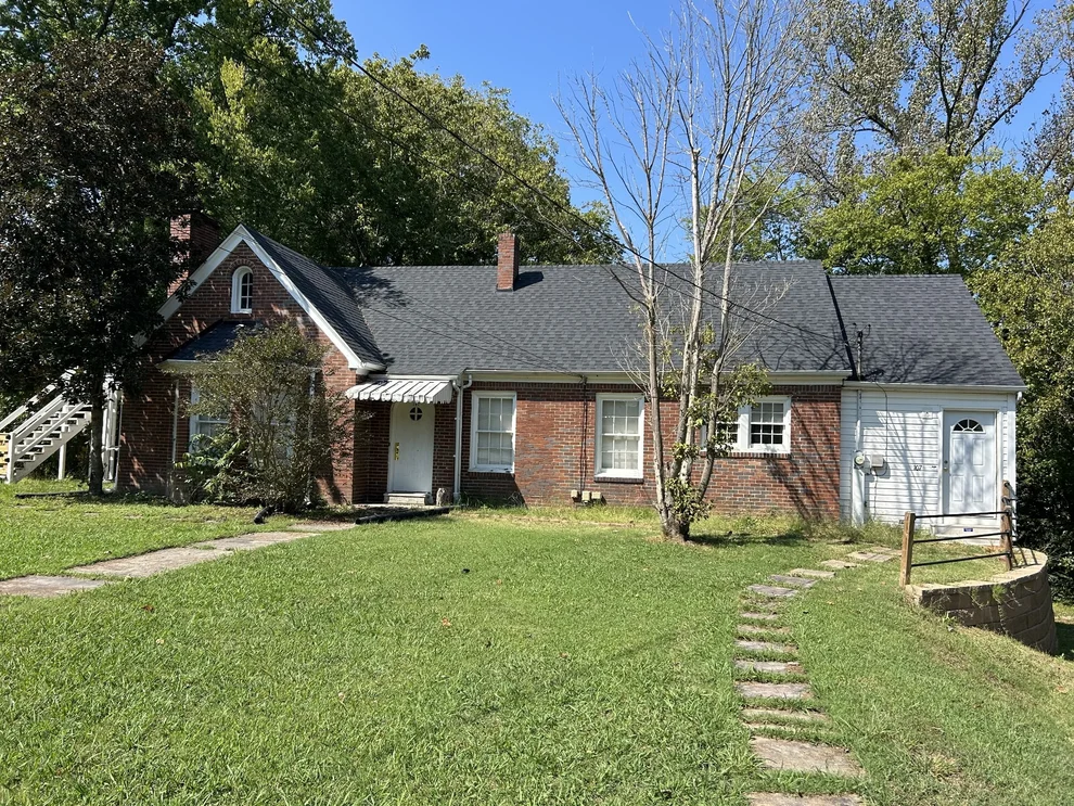 Unit for sale at 107 Washington Ave, Camden, TN 38320