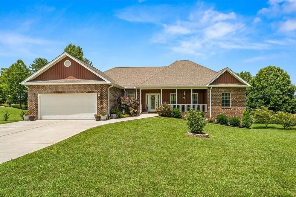 Unit for sale at 817 Thomas Circle, Seymour, TN 37865