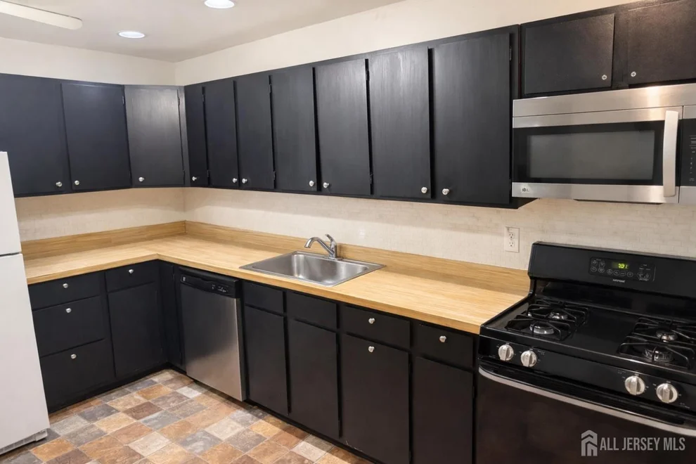 Unit for sale at 1032 Cricket Lane, Woodbridge Proper, NJ 07095