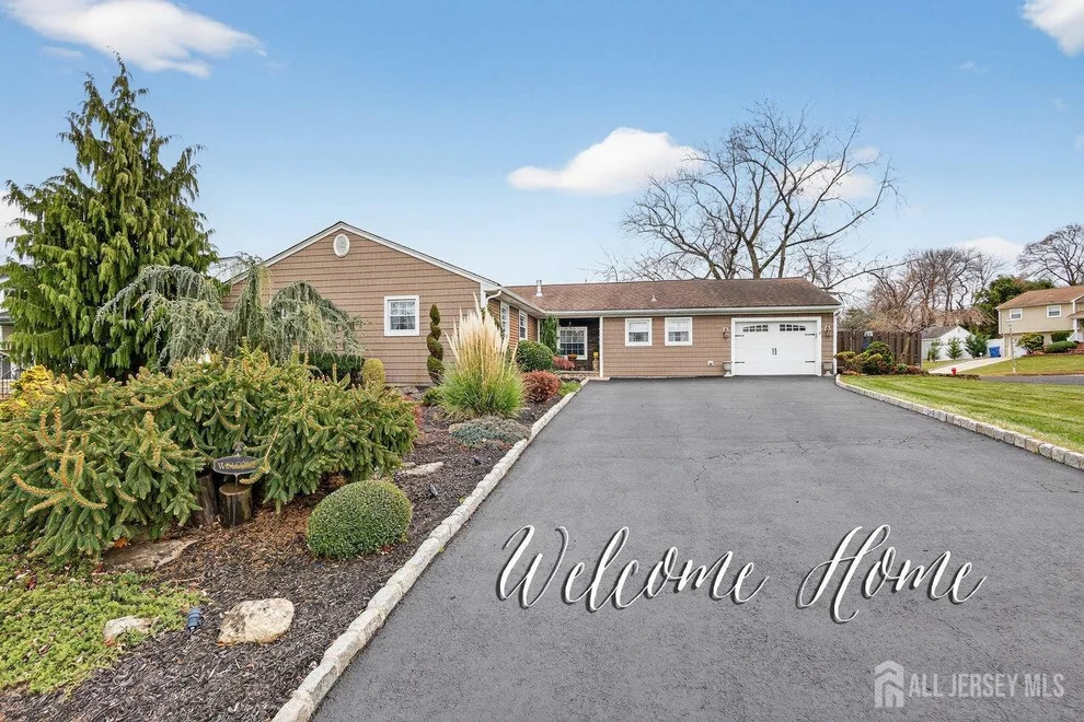 Unit for sale at 10 Barbara Place, Sayreville, NJ 08872