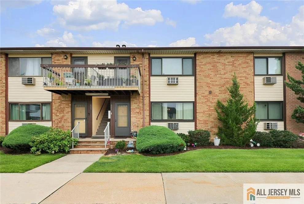 Unit for sale at 621 Cricket Lane, Woodbridge Proper, NJ 07095