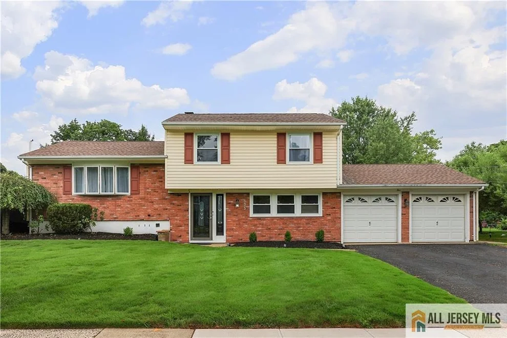 Unit for sale at 525 Shirley Parkway, Piscataway, NJ 08854