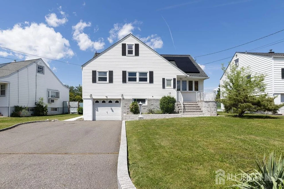 Unit for sale at 19 Jonquil Circle, Fords, NJ 08863
