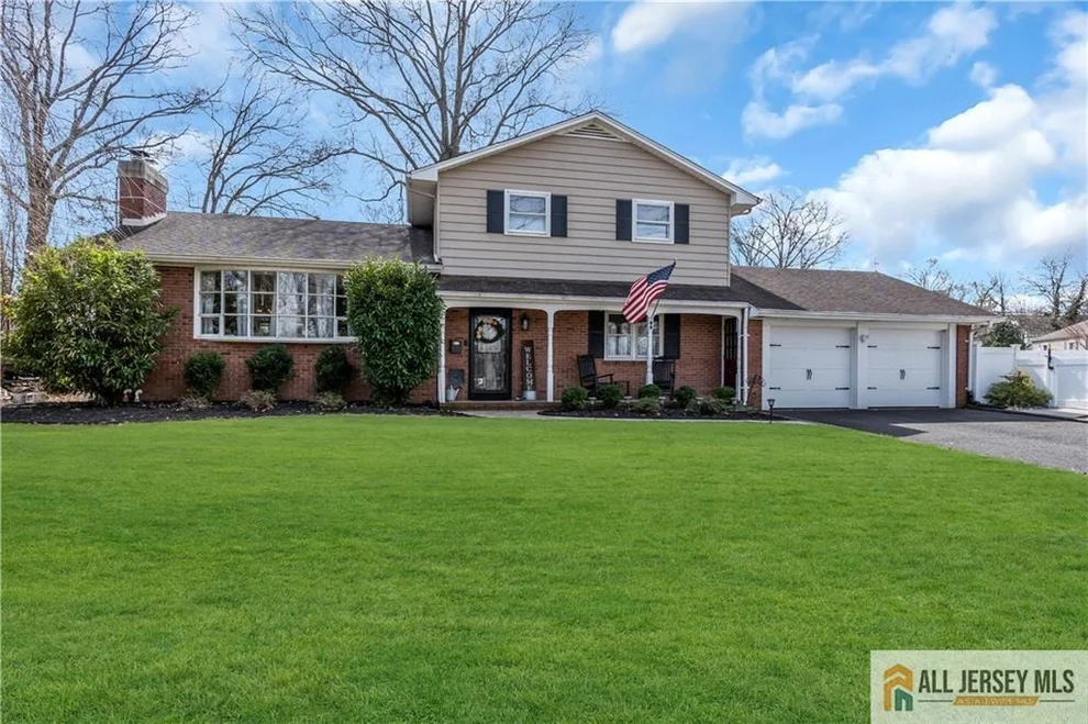 Unit for sale at 110 Oak Drive, Middlesex, NJ 08846