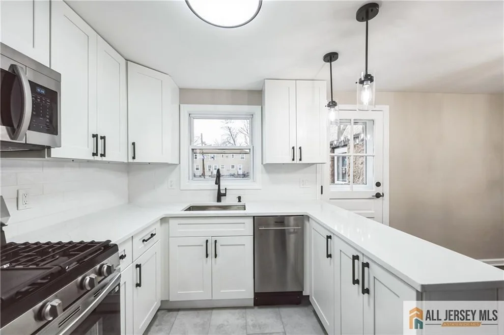 Unit for sale at 284 Newman Street, Metuchen, NJ 08840
