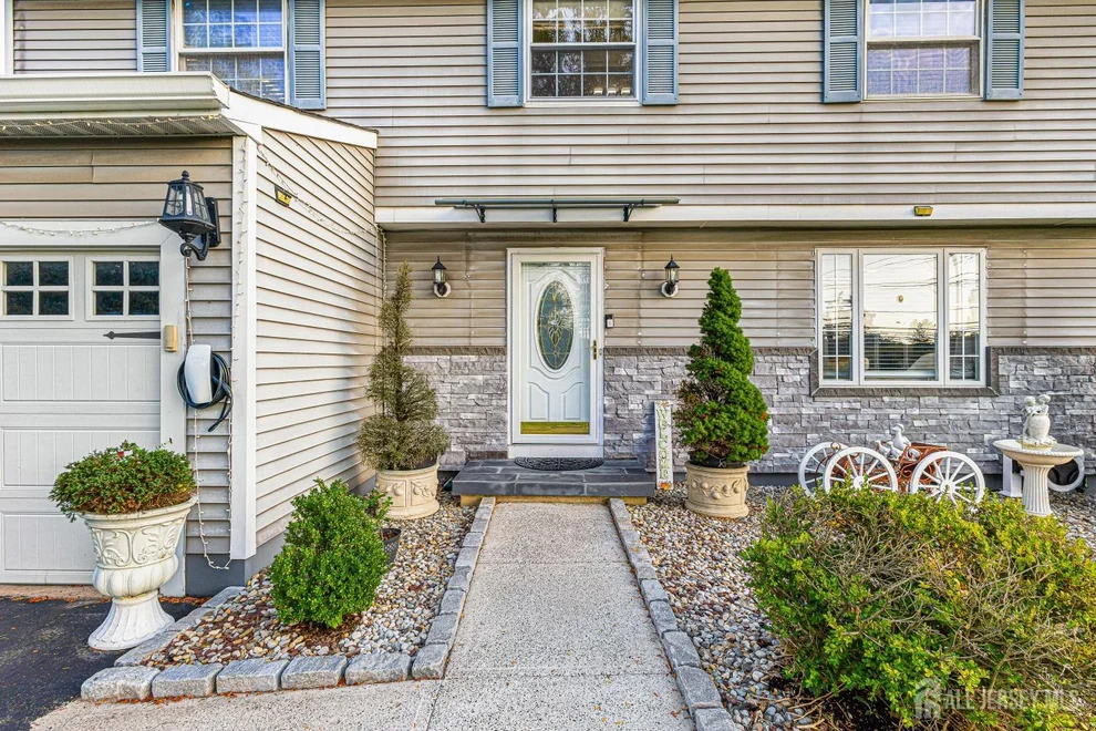 Unit for sale at 907 Mer-edinburg Road, Hamilton, NJ 08690