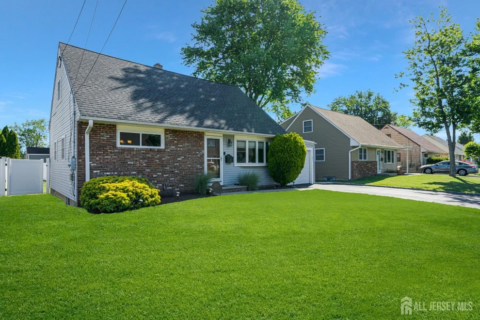 Unit for sale at 420 Decatur Avenue, Middlesex, NJ 08846