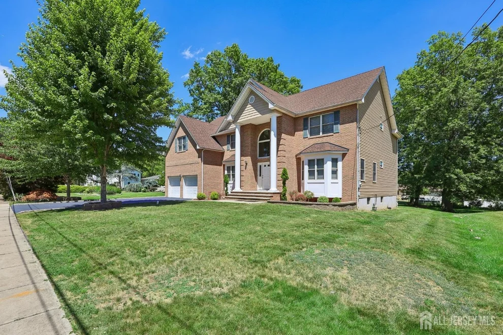 Unit for sale at 6 Willow Drive, Edison, NJ 08820