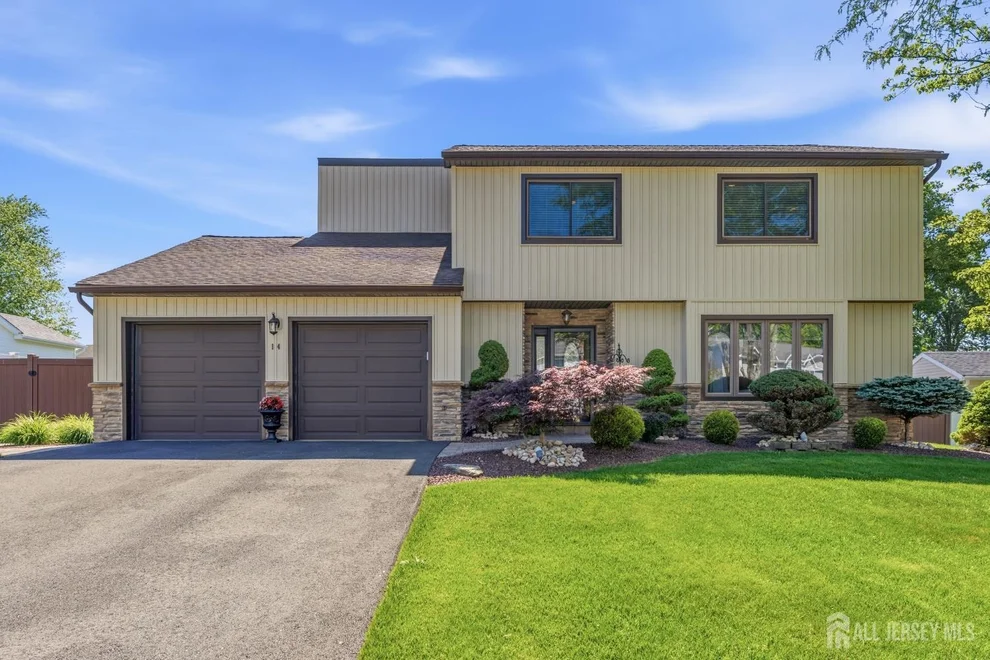 Unit for sale at 14 Heathrow Lane, Old Bridge, NJ 08857