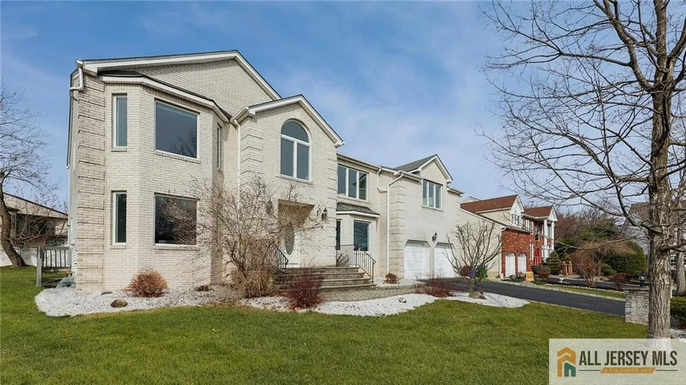 Unit for sale at 4 Maureen Court, Edison, NJ 08820