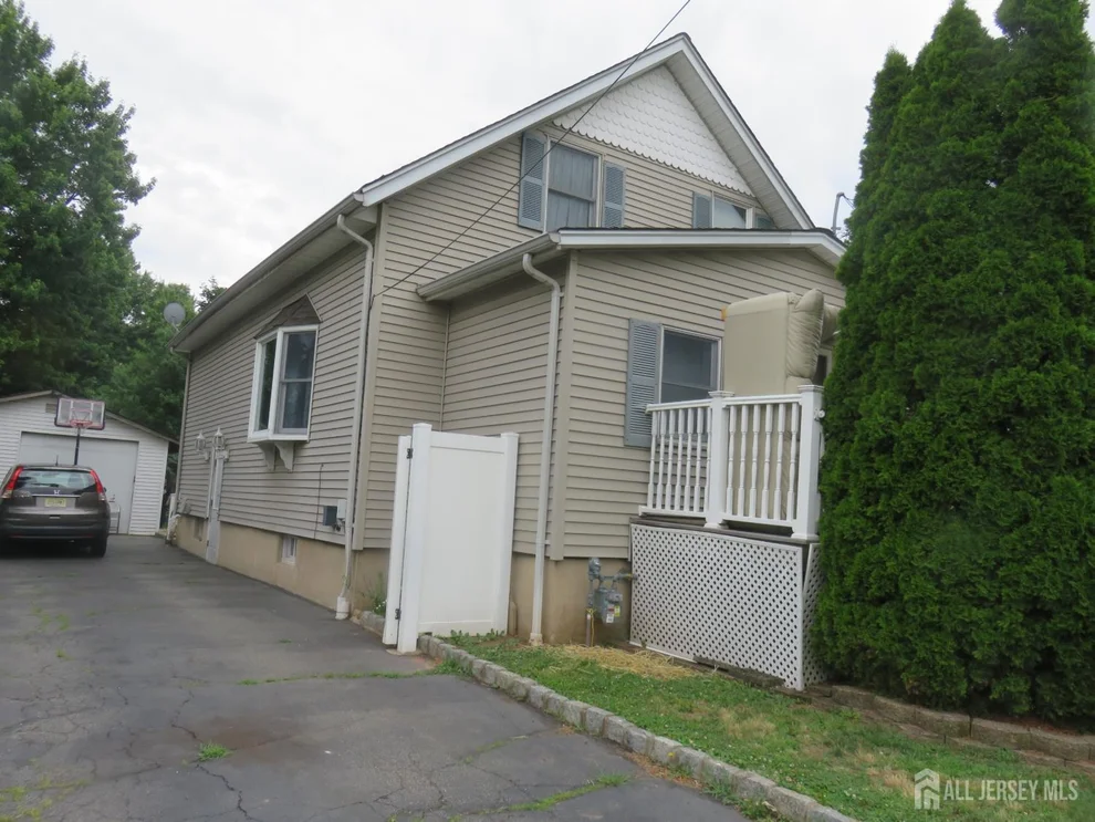 Unit for sale at 12 Tonlyn Place, Sewaren, NJ 07077