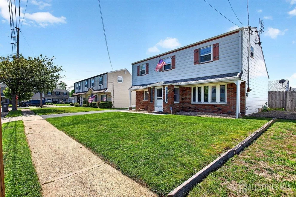 Unit for sale at 140 Camelot Drive, Port Reading, NJ 07064