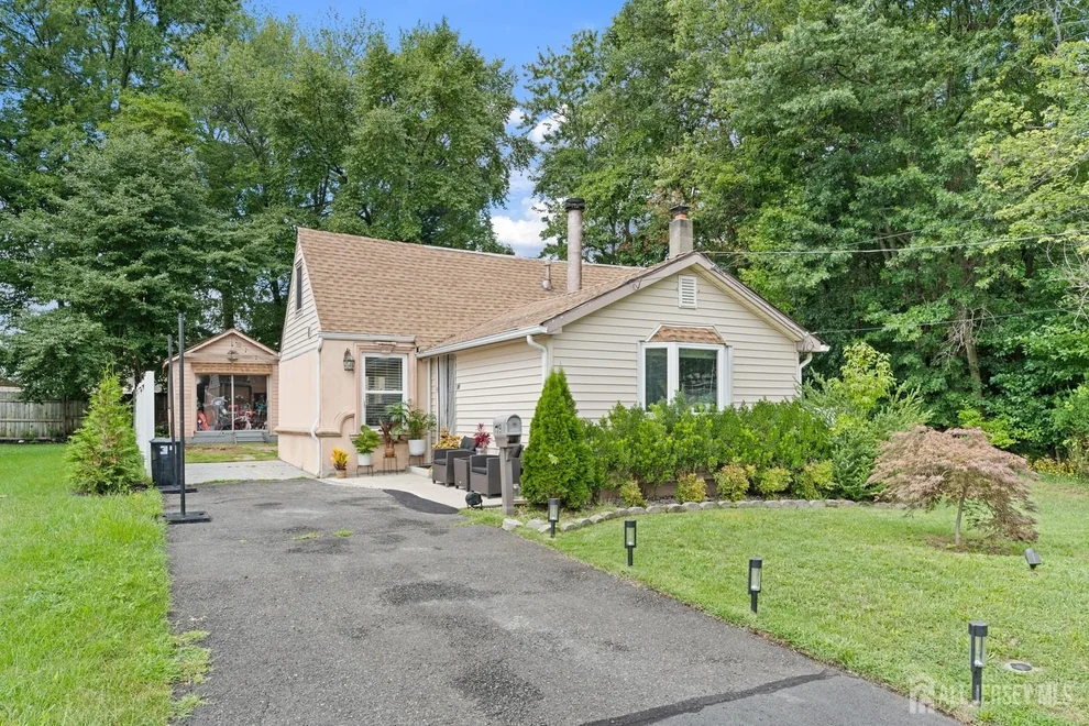 Unit for sale at 39 Salem Place, Aberdeen, NJ 07721