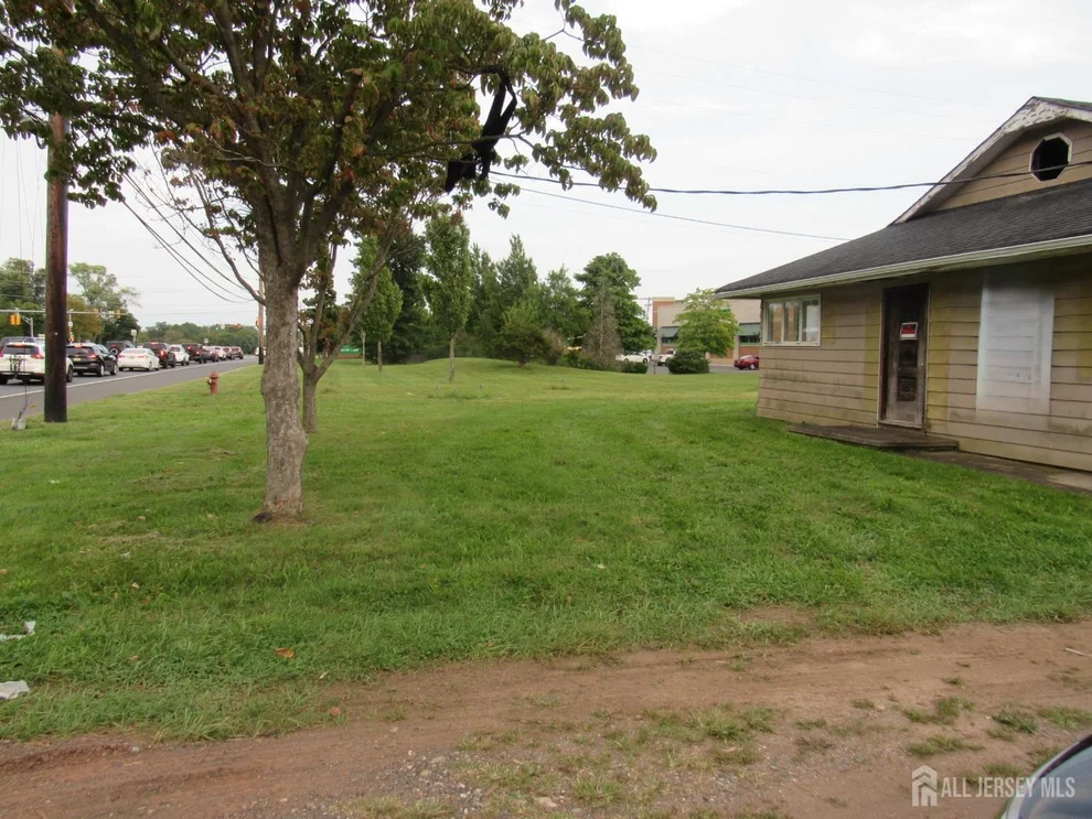 Unit for sale at 309 State Route 33 East E, Manalapan, NJ 07726