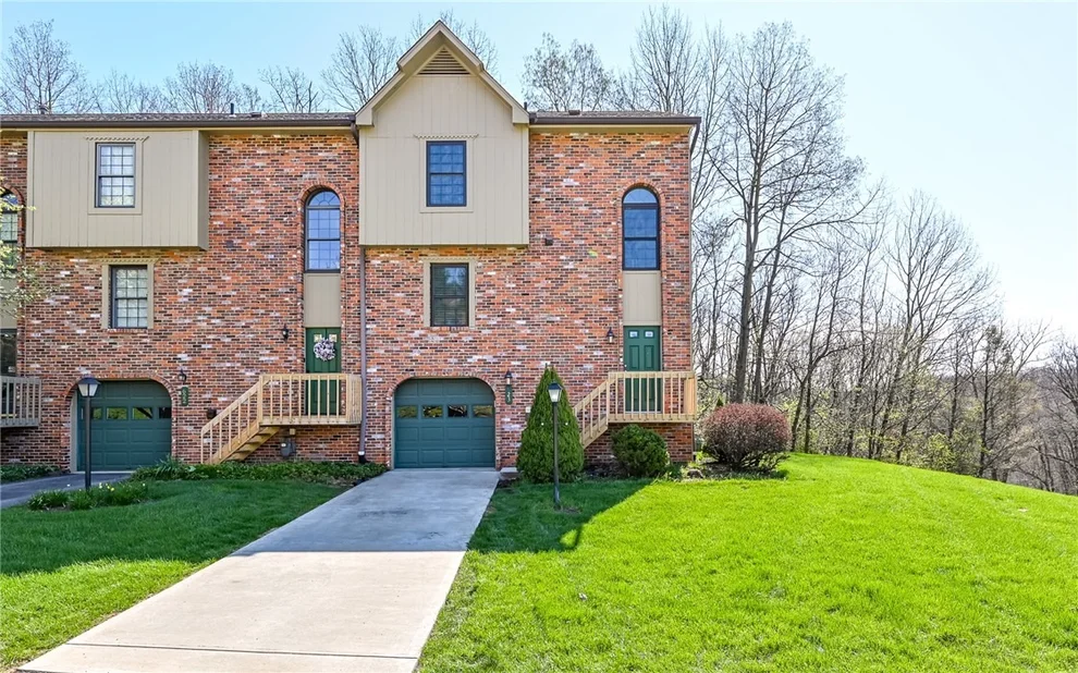 Unit for sale at 623 Sunset Cir, Cranberry Twp, PA 16066