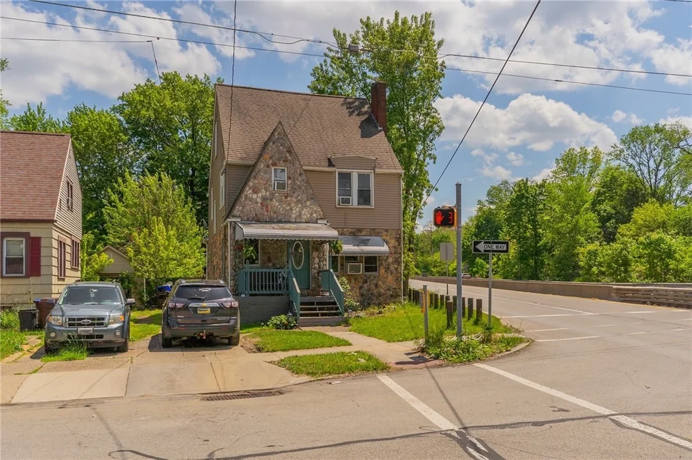Unit for sale at 343 S Myers Ave, Sharon, PA 16146