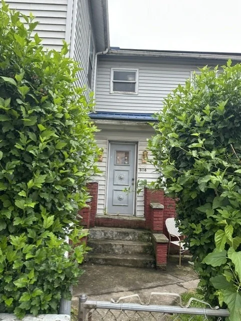 Unit for sale at 308 Phillips St, New Castle, PA 16101