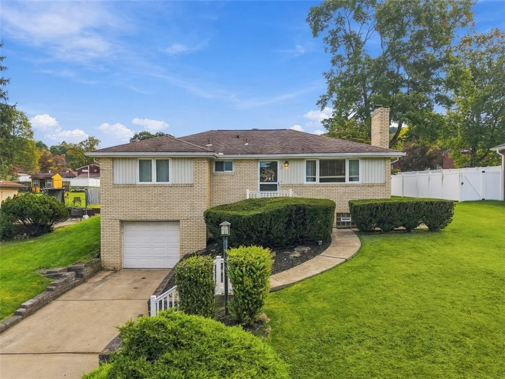 Unit for sale at 2812 Franklynn Dr, Shaler, PA 15101
