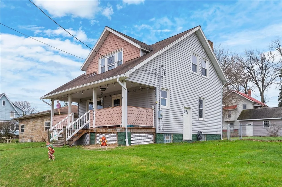 Unit for sale at 2003 Delaware Ave, New Castle, PA 16105